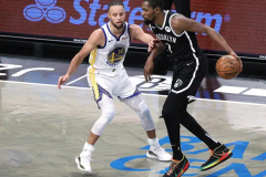 NBA新赛季湖人队阵容深度分析：里夫斯与多元布局策略